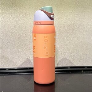 NWT Owala Coral Water Bottle no straw